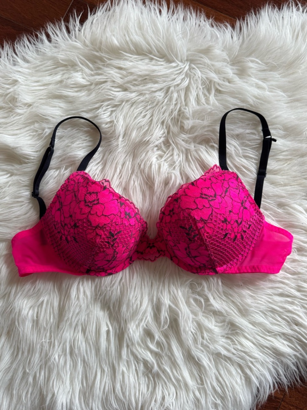 NWOT LA SENZA ‘Obsession Plunge’ bra Pink with black lace 32D